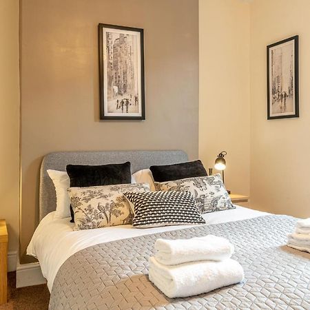 3 Bedroom Home Sleeps 5 Close To Chester City Centre Welcomes Couples, Small Groups, Families And Contractors Exteriér fotografie