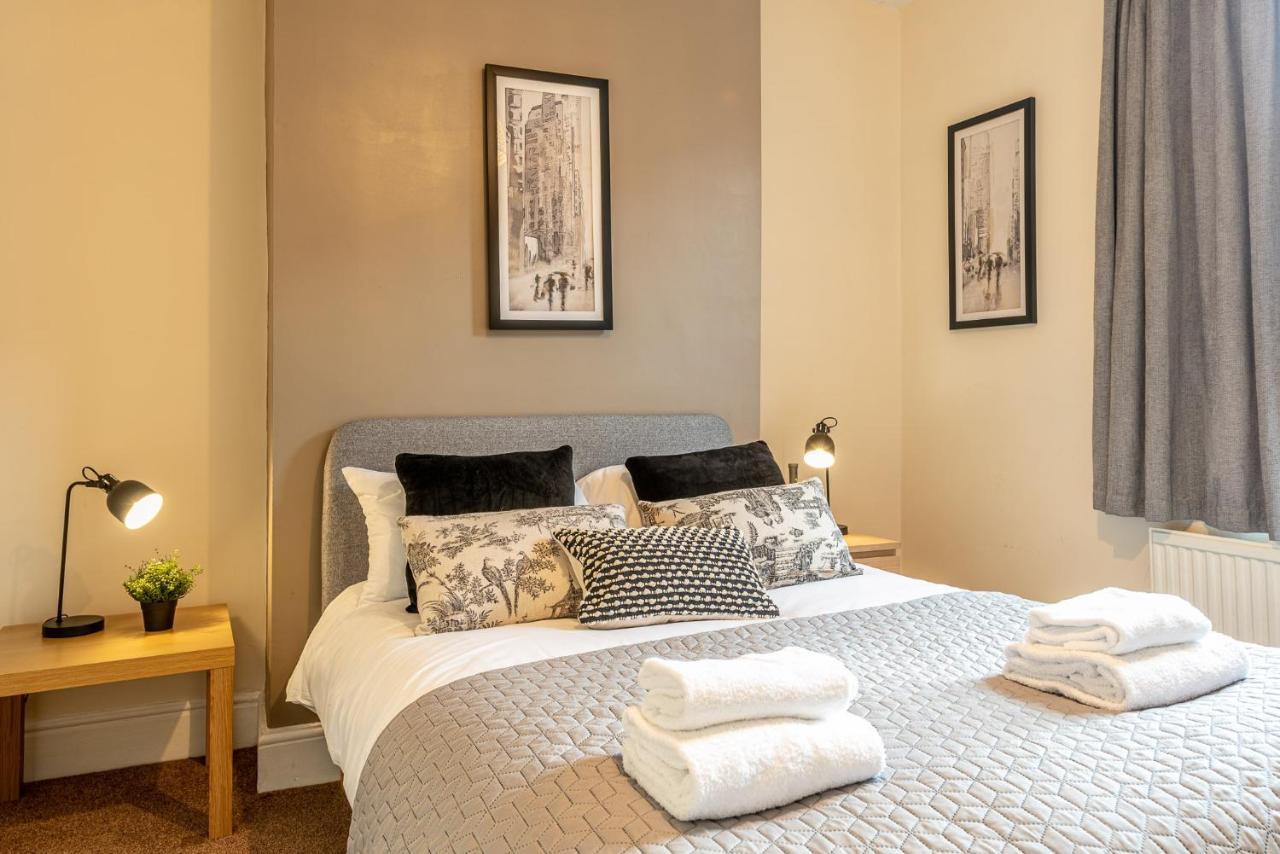 3 Bedroom Home Sleeps 5 Close To Chester City Centre Welcomes Couples, Small Groups, Families And Contractors Exteriér fotografie