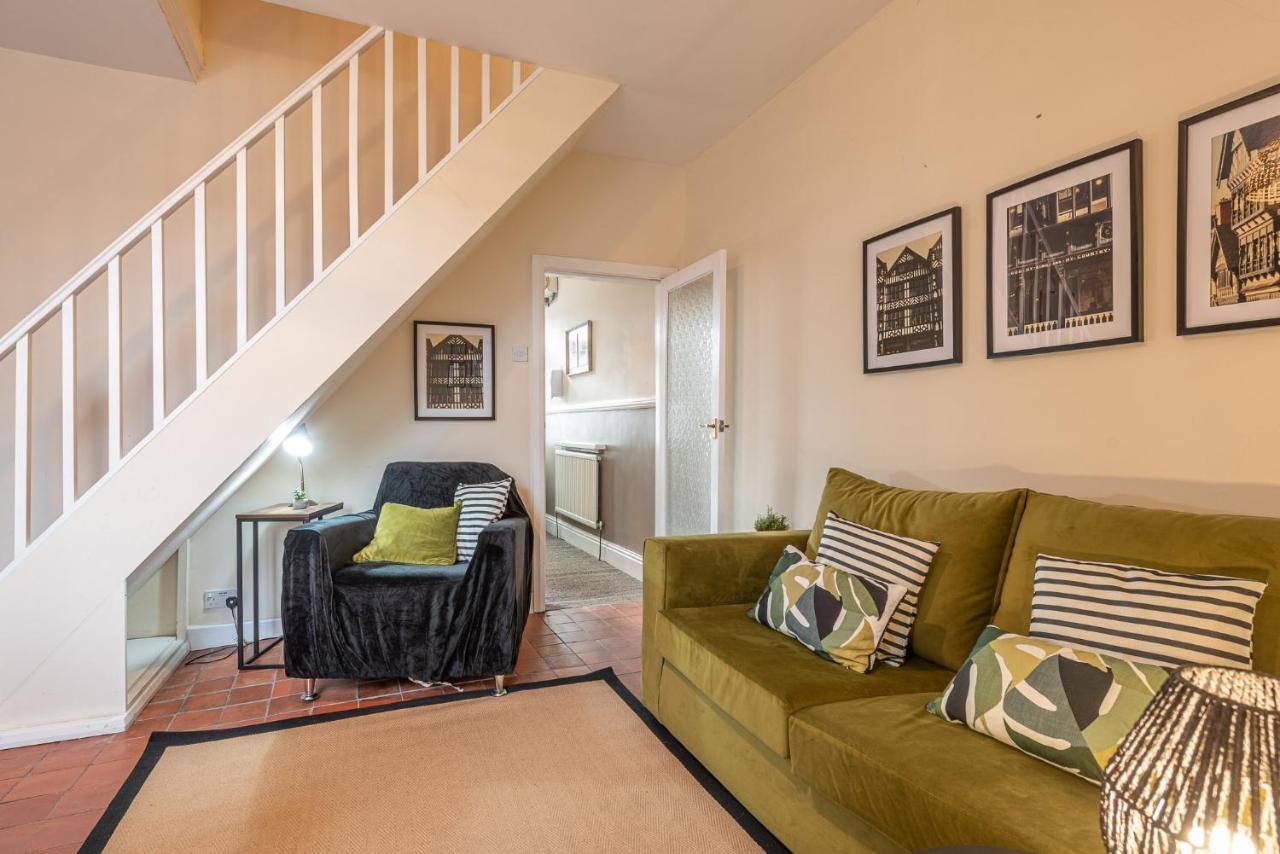 3 Bedroom Home Sleeps 5 Close To Chester City Centre Welcomes Couples, Small Groups, Families And Contractors Exteriér fotografie