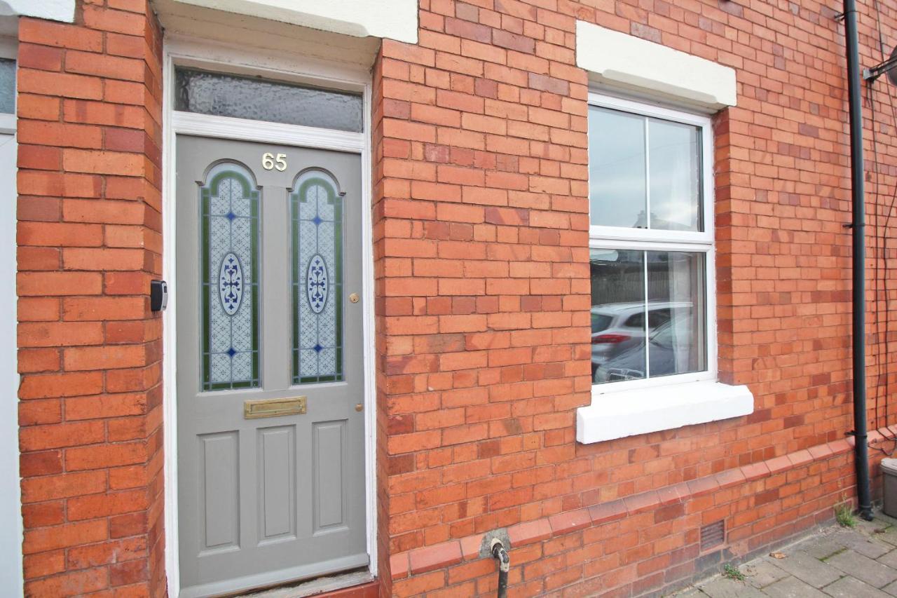 3 Bedroom Home Sleeps 5 Close To Chester City Centre Welcomes Couples, Small Groups, Families And Contractors Exteriér fotografie