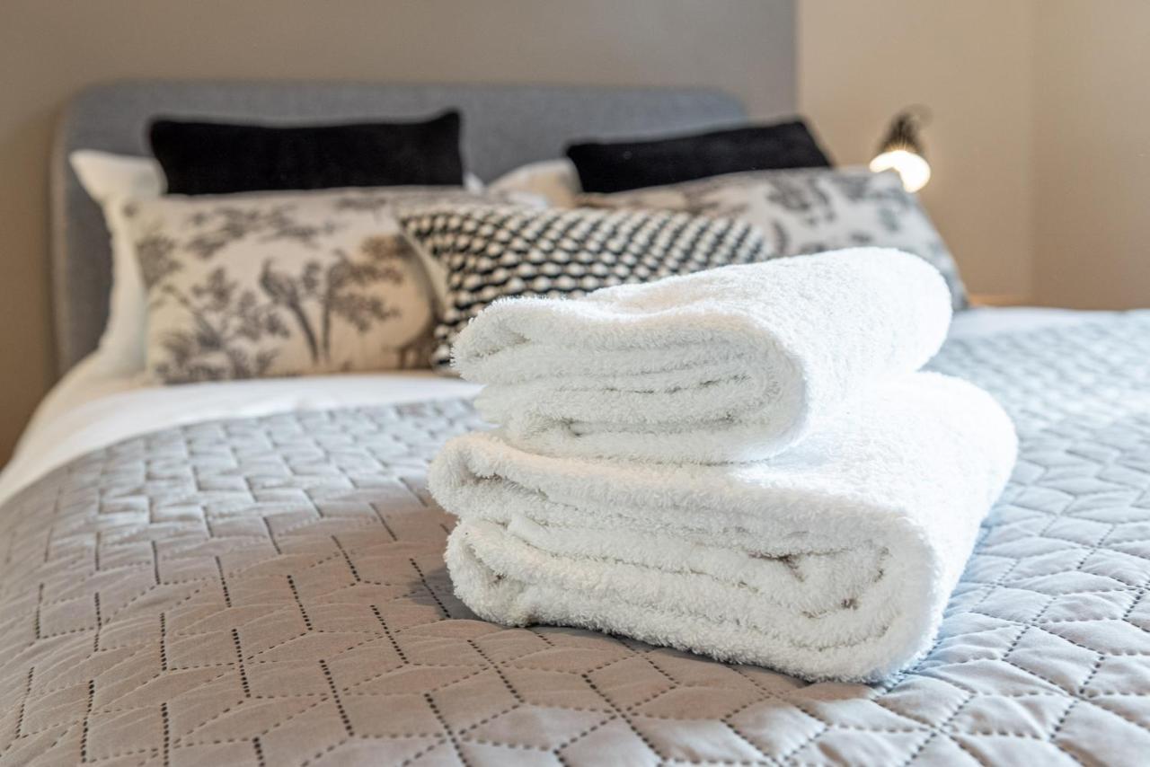 3 Bedroom Home Sleeps 5 Close To Chester City Centre Welcomes Couples, Small Groups, Families And Contractors Exteriér fotografie