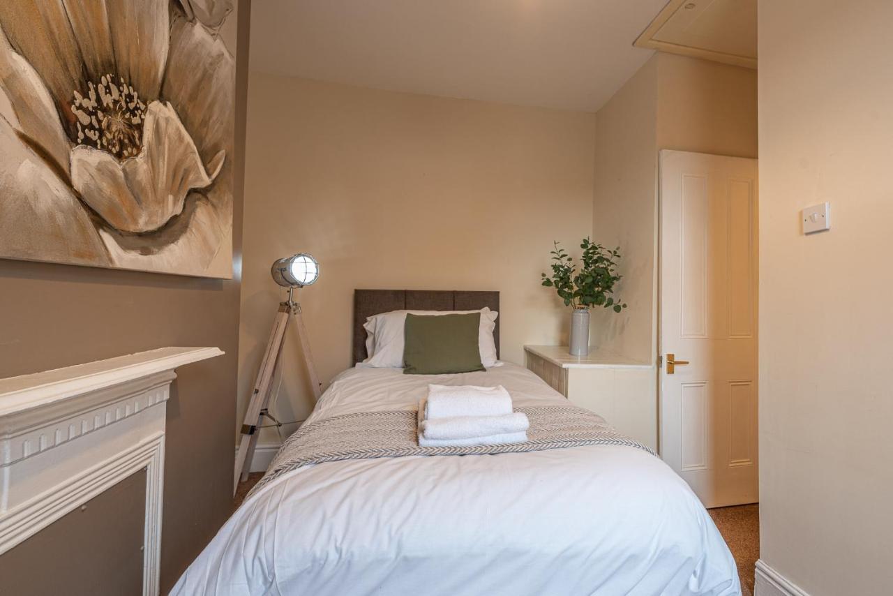 3 Bedroom Home Sleeps 5 Close To Chester City Centre Welcomes Couples, Small Groups, Families And Contractors Exteriér fotografie