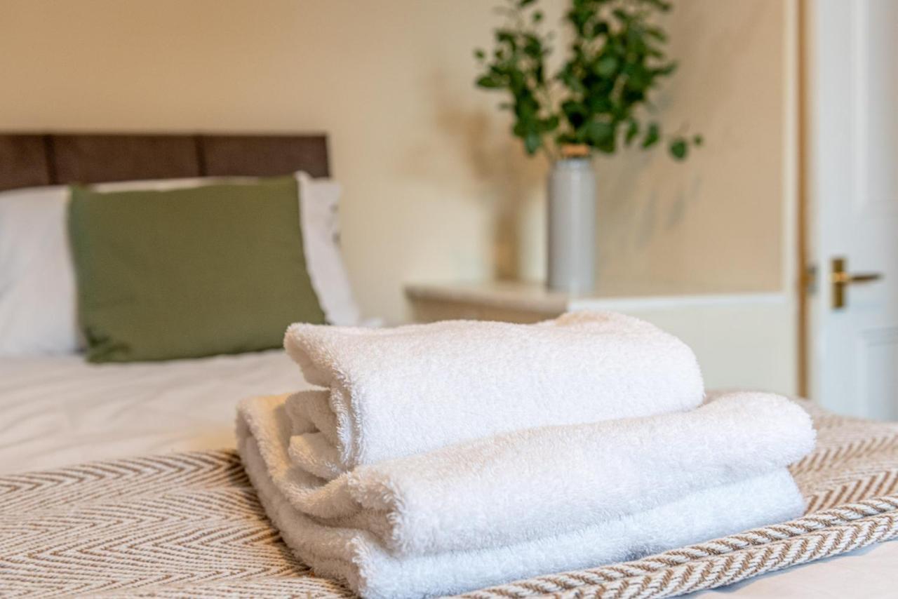 3 Bedroom Home Sleeps 5 Close To Chester City Centre Welcomes Couples, Small Groups, Families And Contractors Exteriér fotografie