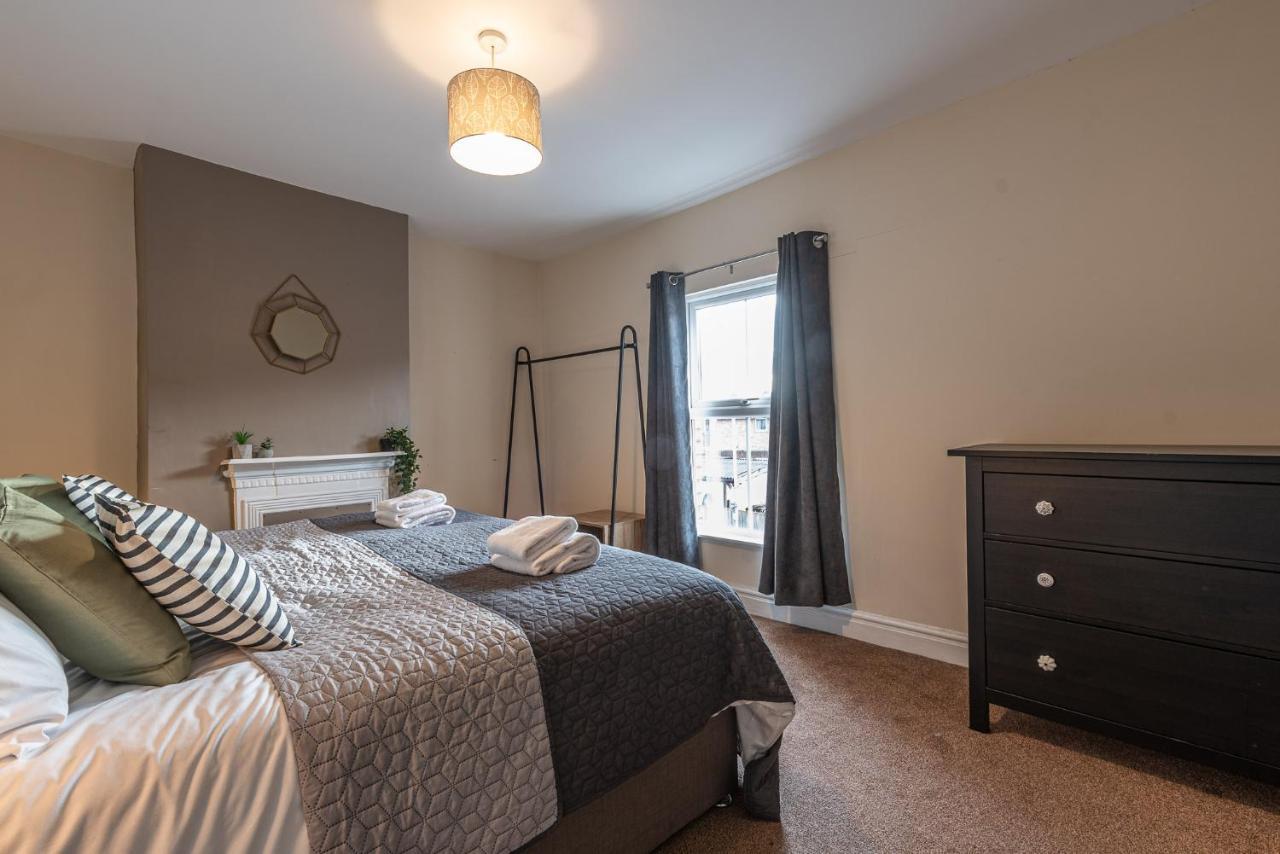 3 Bedroom Home Sleeps 5 Close To Chester City Centre Welcomes Couples, Small Groups, Families And Contractors Exteriér fotografie