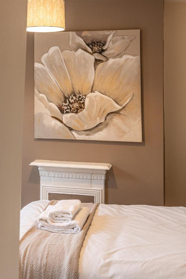 3 Bedroom Home Sleeps 5 Close To Chester City Centre Welcomes Couples, Small Groups, Families And Contractors Exteriér fotografie