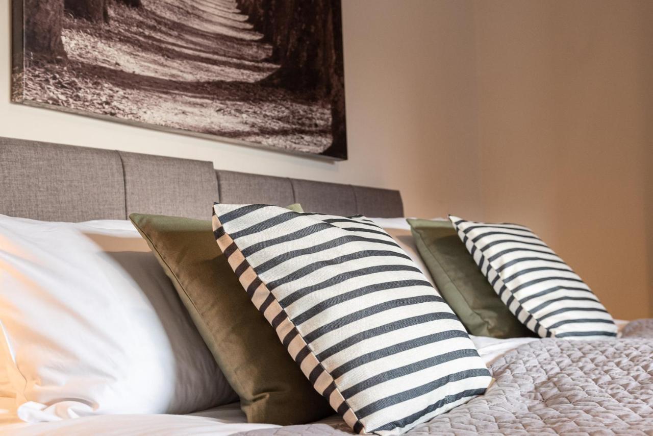 3 Bedroom Home Sleeps 5 Close To Chester City Centre Welcomes Couples, Small Groups, Families And Contractors Exteriér fotografie