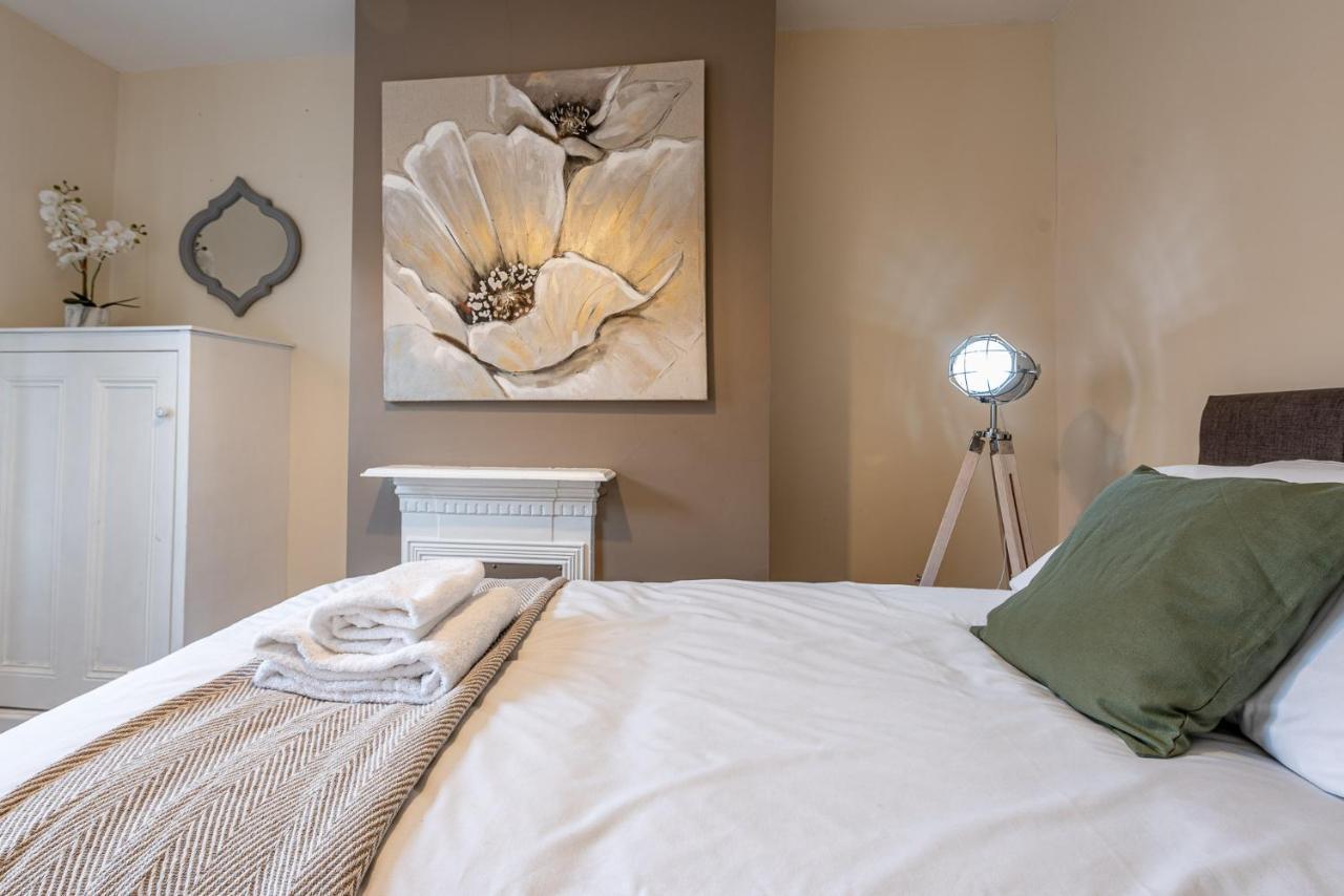 3 Bedroom Home Sleeps 5 Close To Chester City Centre Welcomes Couples, Small Groups, Families And Contractors Exteriér fotografie